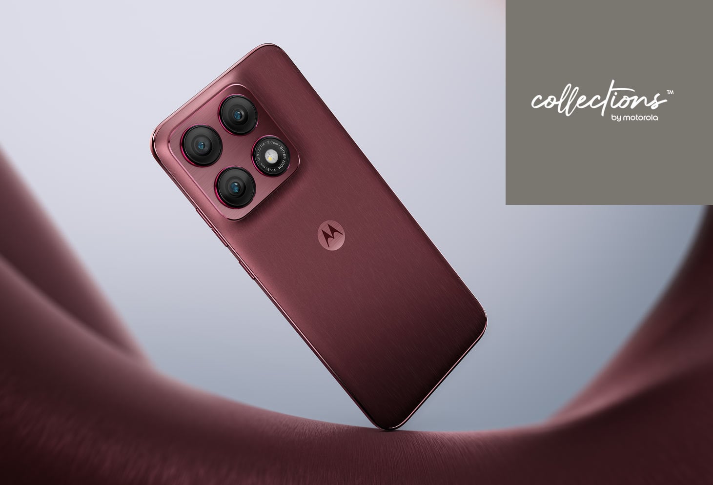 Motorola edge 70 pro w obudowie w matowym bordowym wykończeniu, prezentowana pod kątem.