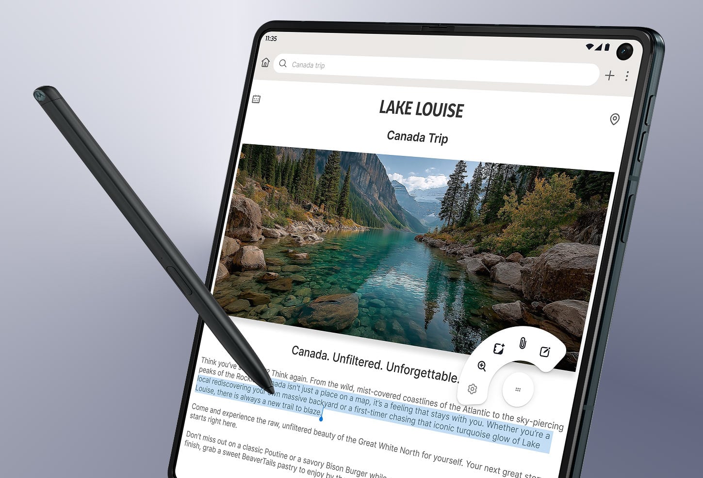 Rysik oparty o duży ekran wyświetlacza z otwartą aplikacją do notatek