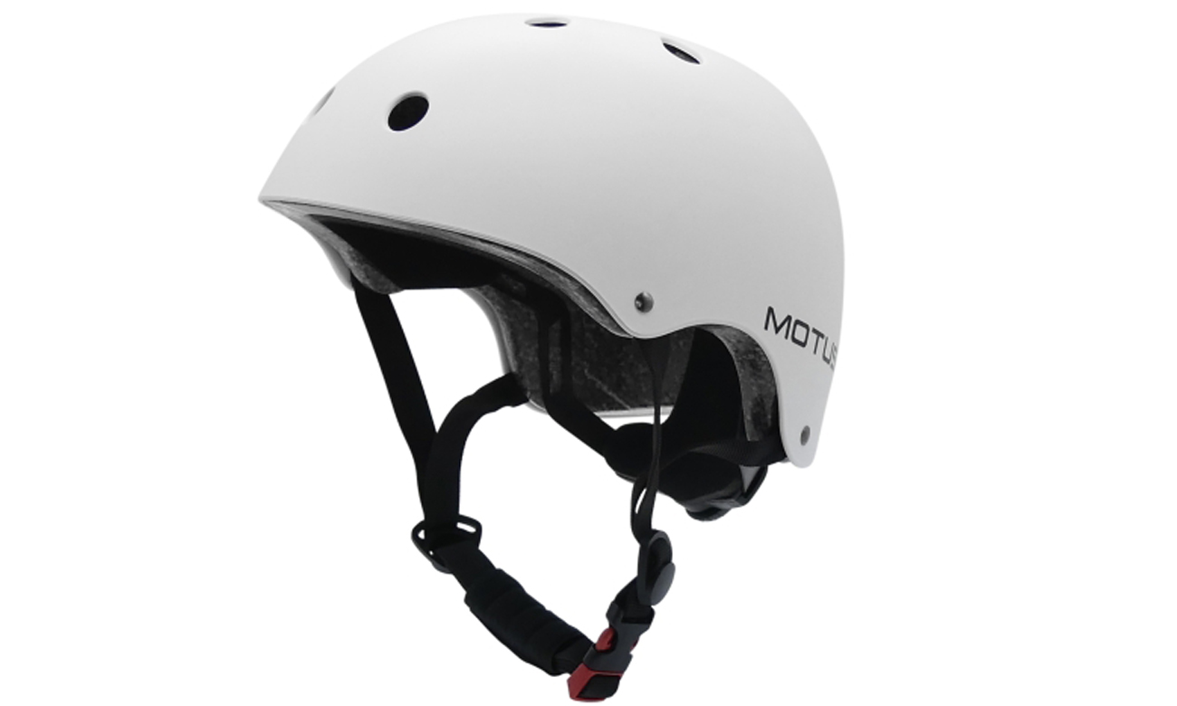 Kask regulowany Motus Biały - Widok od przodu pod kątem