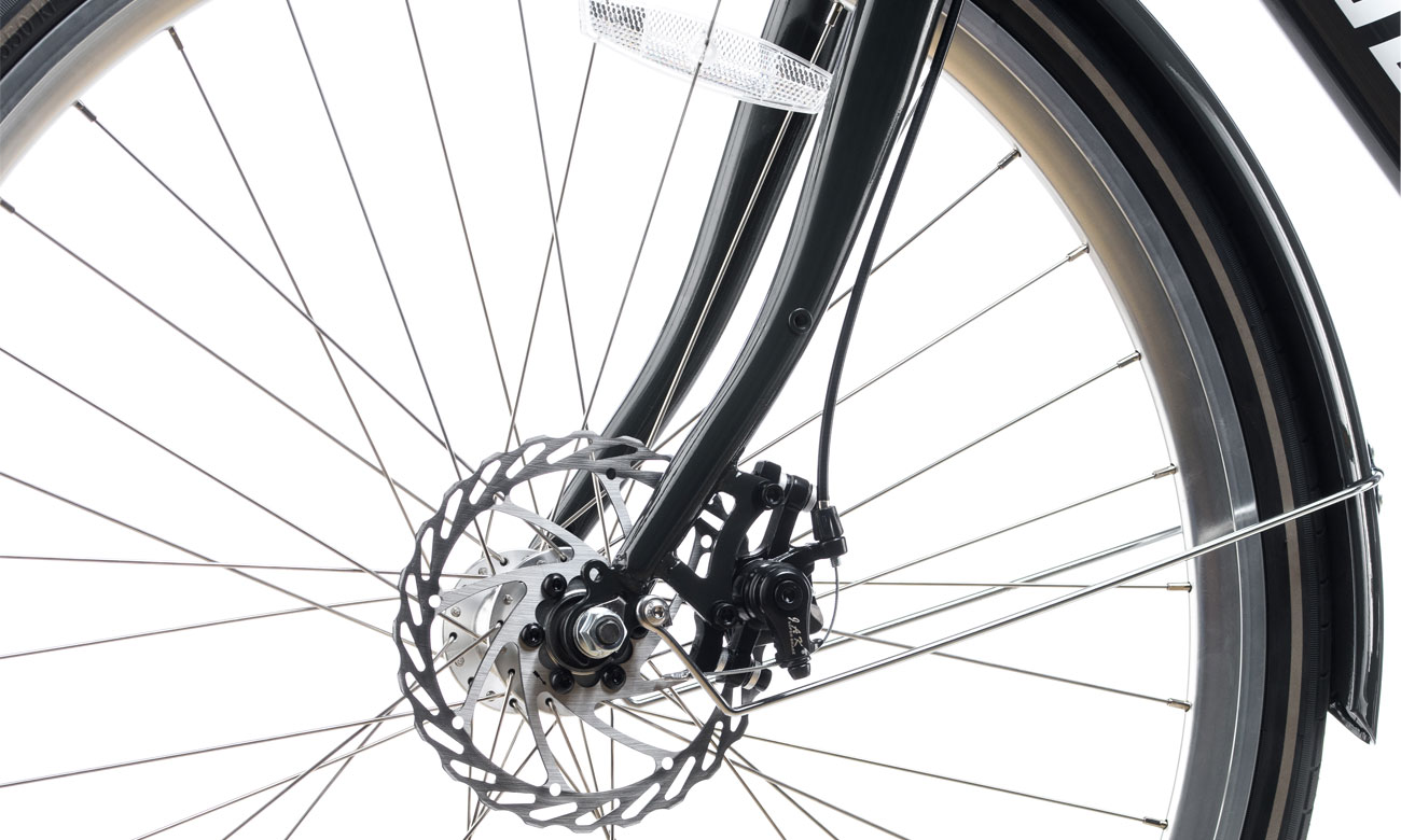 Rower elektryczny Motus Oolter Eke Deep Gray 520 mm - Zbliżenie przedniego koła
