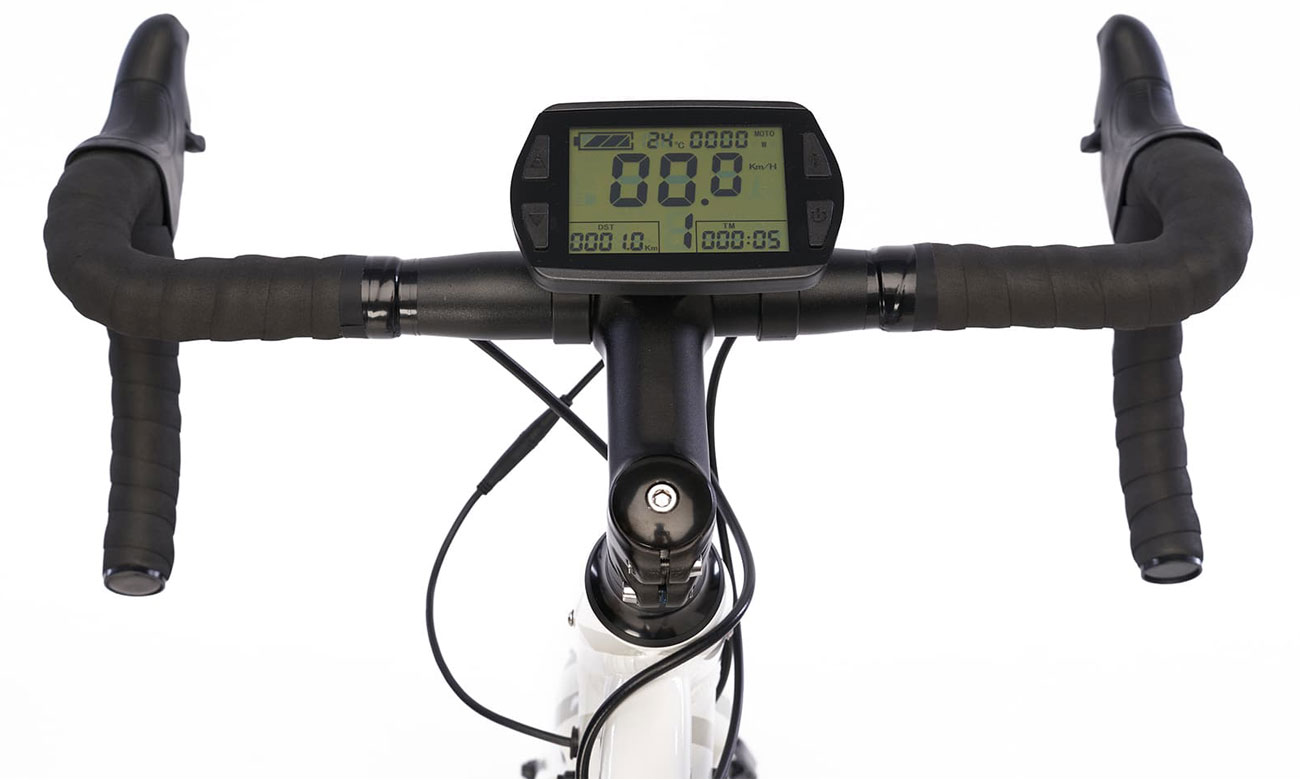 Rower elektryczny Motus Oolter Torm-S White+ - Zbliżenie na kierownicę i wyświetlacz
