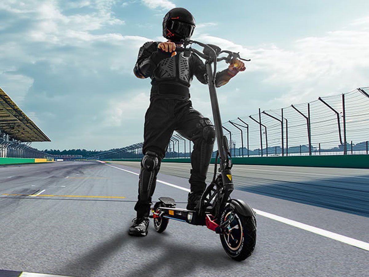 Hulajnoga elektryczna Motus PRO10 Daytona - Grafika lifestyle