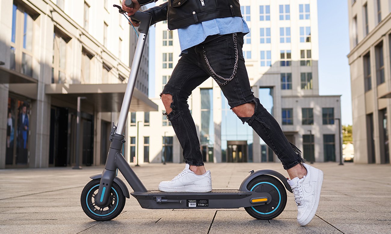 Hulajnoga elektryczna Motus Scooty 10 2023 - Moc, która pokona każdą przeszkodę