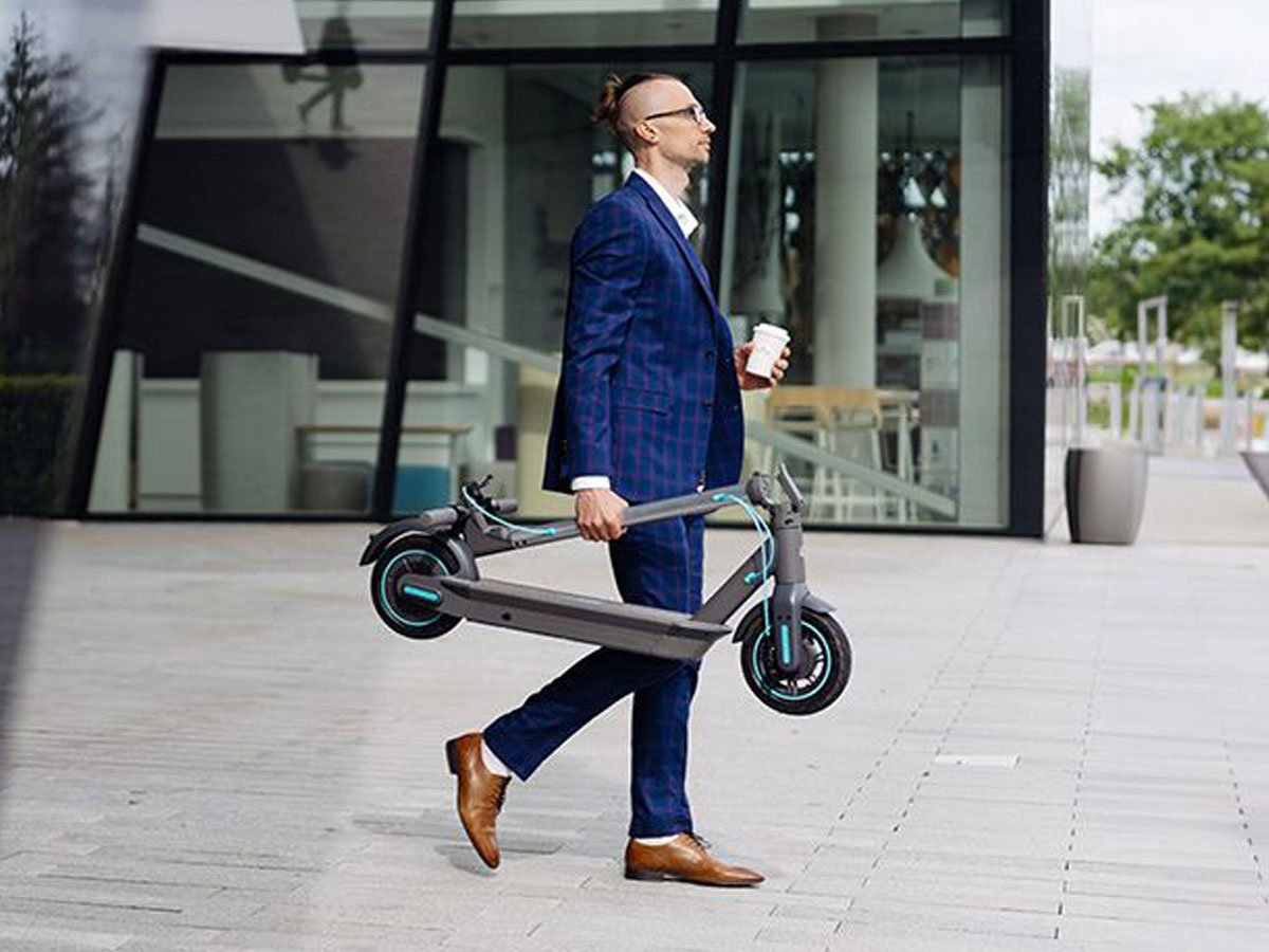 Hulajnoga elektryczna Motus Scooty 10 Gen5 - Grafika lifestyle