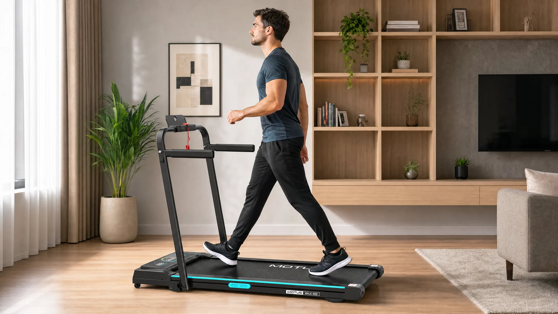 Mężczyzna korzystający z WALK 400 w domowym biurze