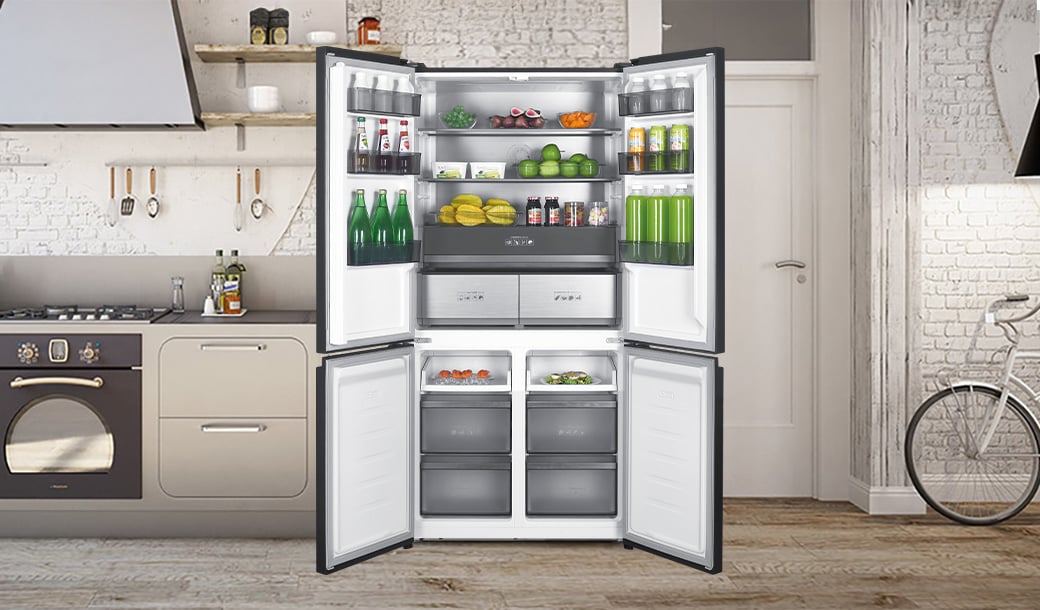 Otwarta lodówka Multidoor Slot-In MPM-503-SSI-13/D  w zabudowie kuchennej.