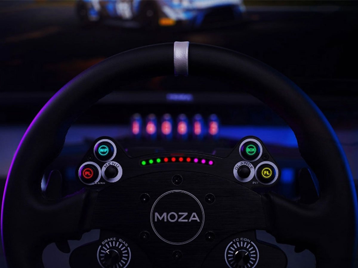 Kierownica gamingowa Moza Racing CS V2P - Grafika lifestyle