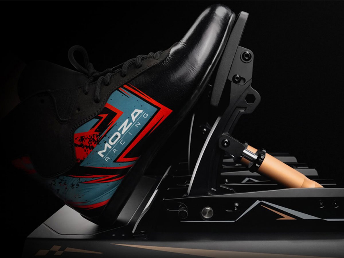 Pedał sprzęgła Moza Racing CRP2 RS067 - Grafika lifestyle