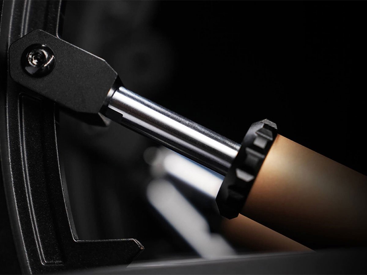 Pedał sprzęgła Moza Racing CRP2 RS067 - Grafika lifestyle