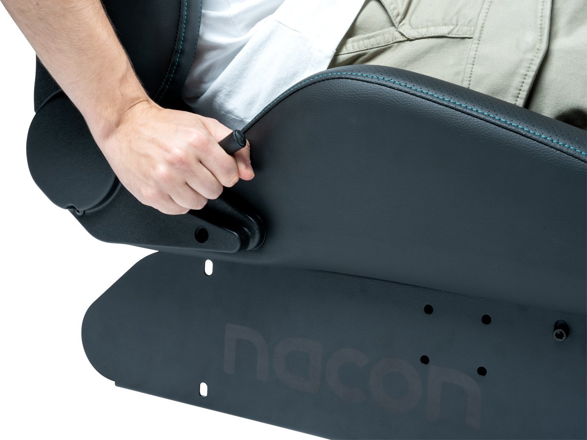 Nacon Racing Seat RM2 Cobra - Zbliżenie na zagłówek