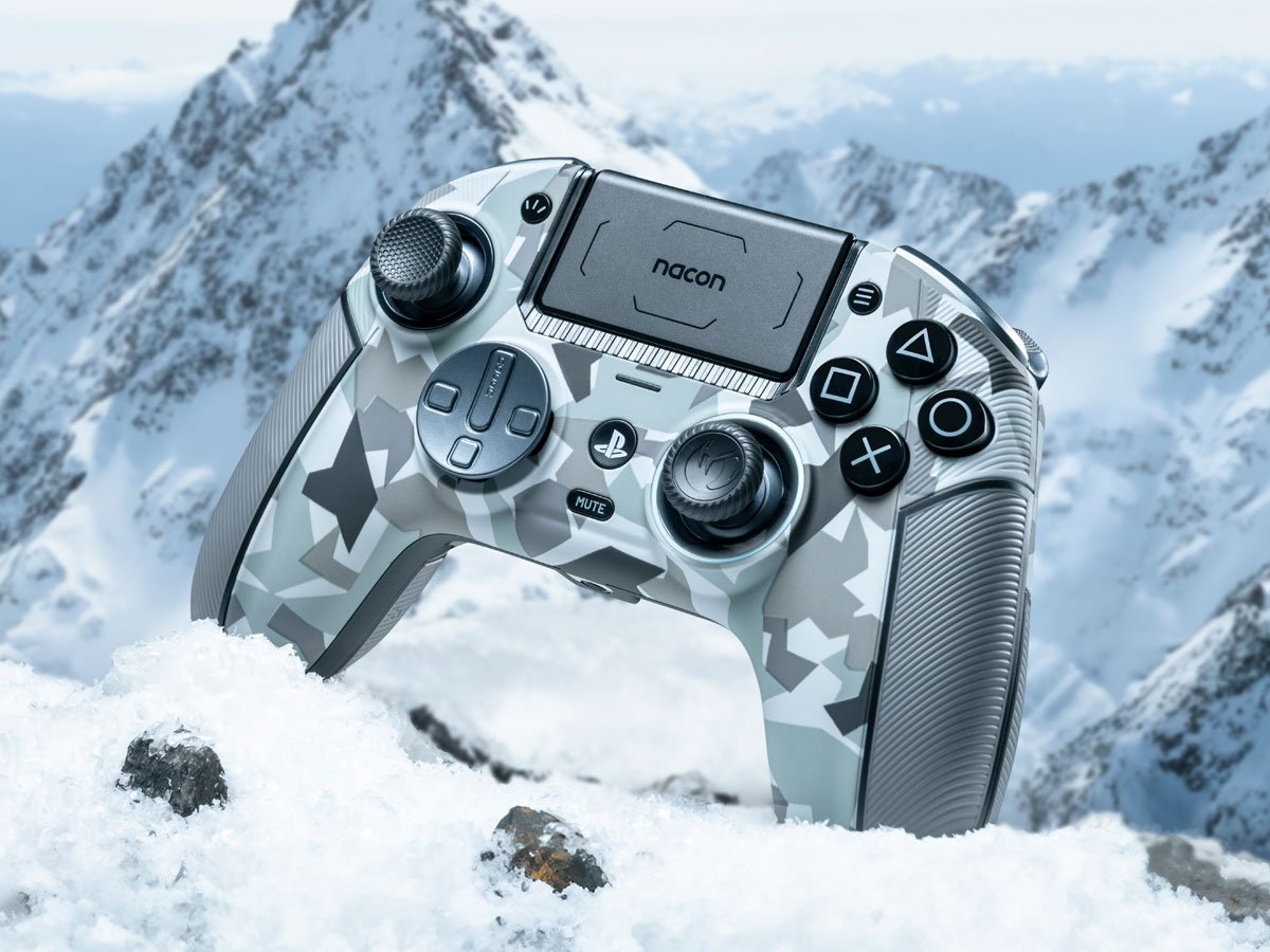 Kontroler Nacon Revolution 5 Pro Arctic Camo - Grafika lifestyle