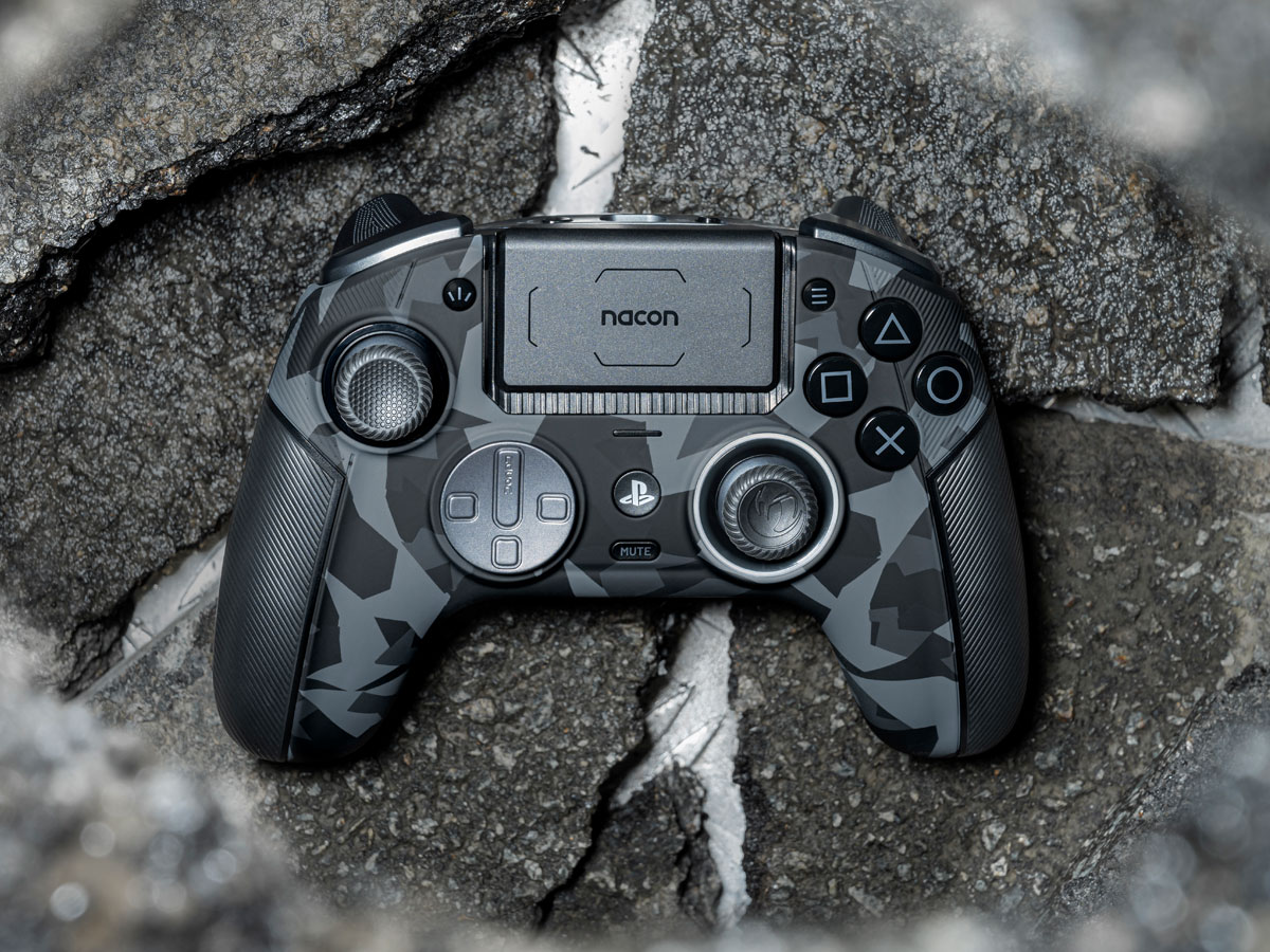 Kontroler Nacon Revolution 5 Pro Urban Camo - Grafika lifestyle