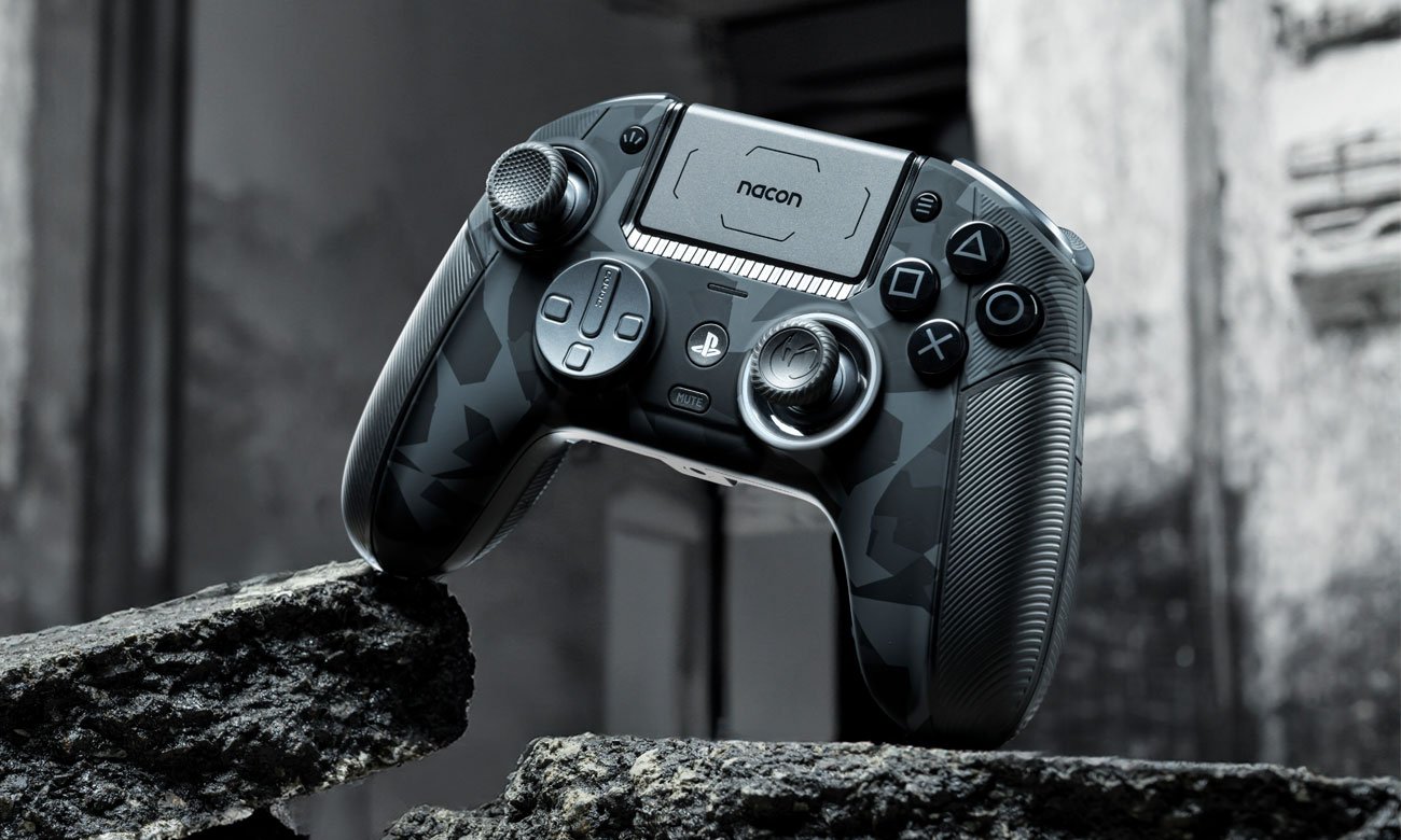 Kontroler Nacon Revolution 5 Pro Urban Camo - Grafika lifestyle