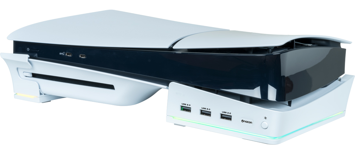 Podstawka pod konsolę PS5 Slim Nacon RGB z HUB USB - Widok ogólny, zamontowana na konsoli