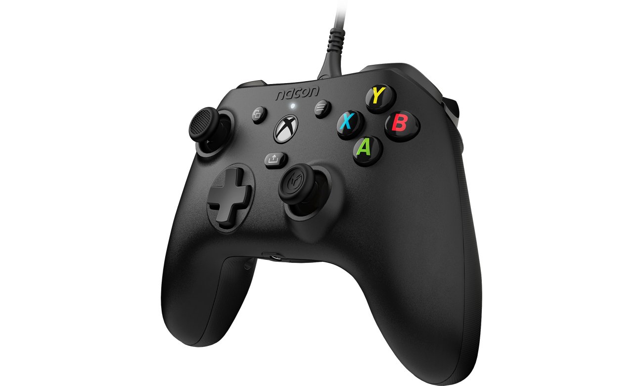 Kontroler Nacon EVOL-X do Xbox / PC Czarny - Widok od przodu pod kątem