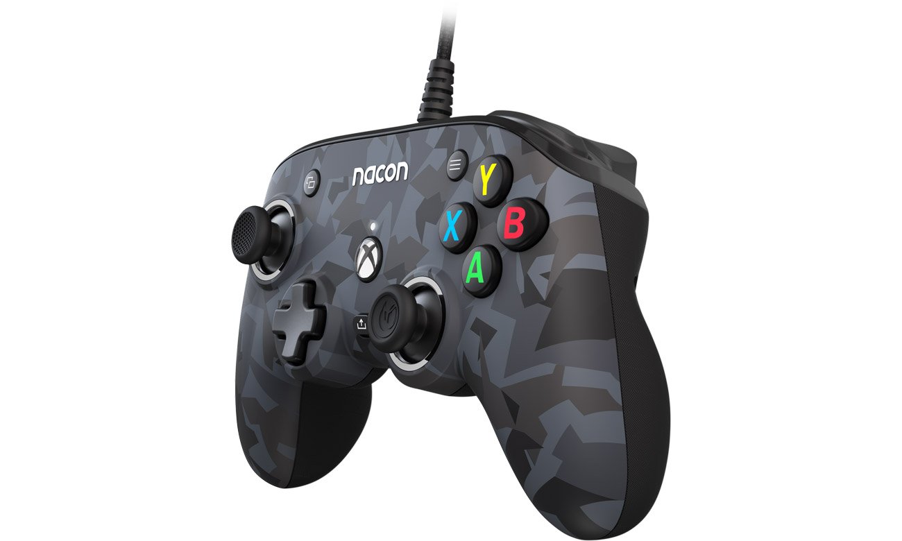 Kontroler Nacon XS Compact Pro Controller Grey Camo - Widok z przodu pod kątem