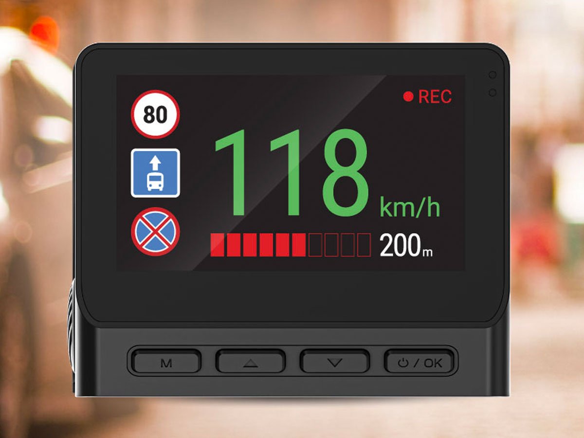 Wideorejestrator Navitel RS990 GPS - Grafika lifestyle