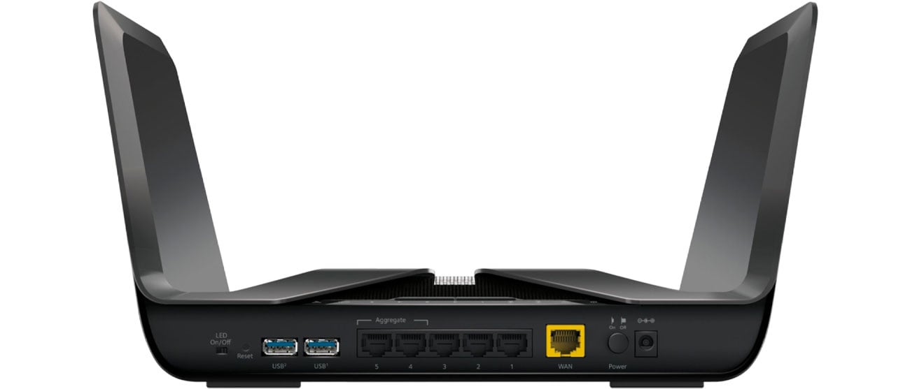 Netgear Nighthawk AX8 Widok z tyłu, złącza LAN, WAN, USB