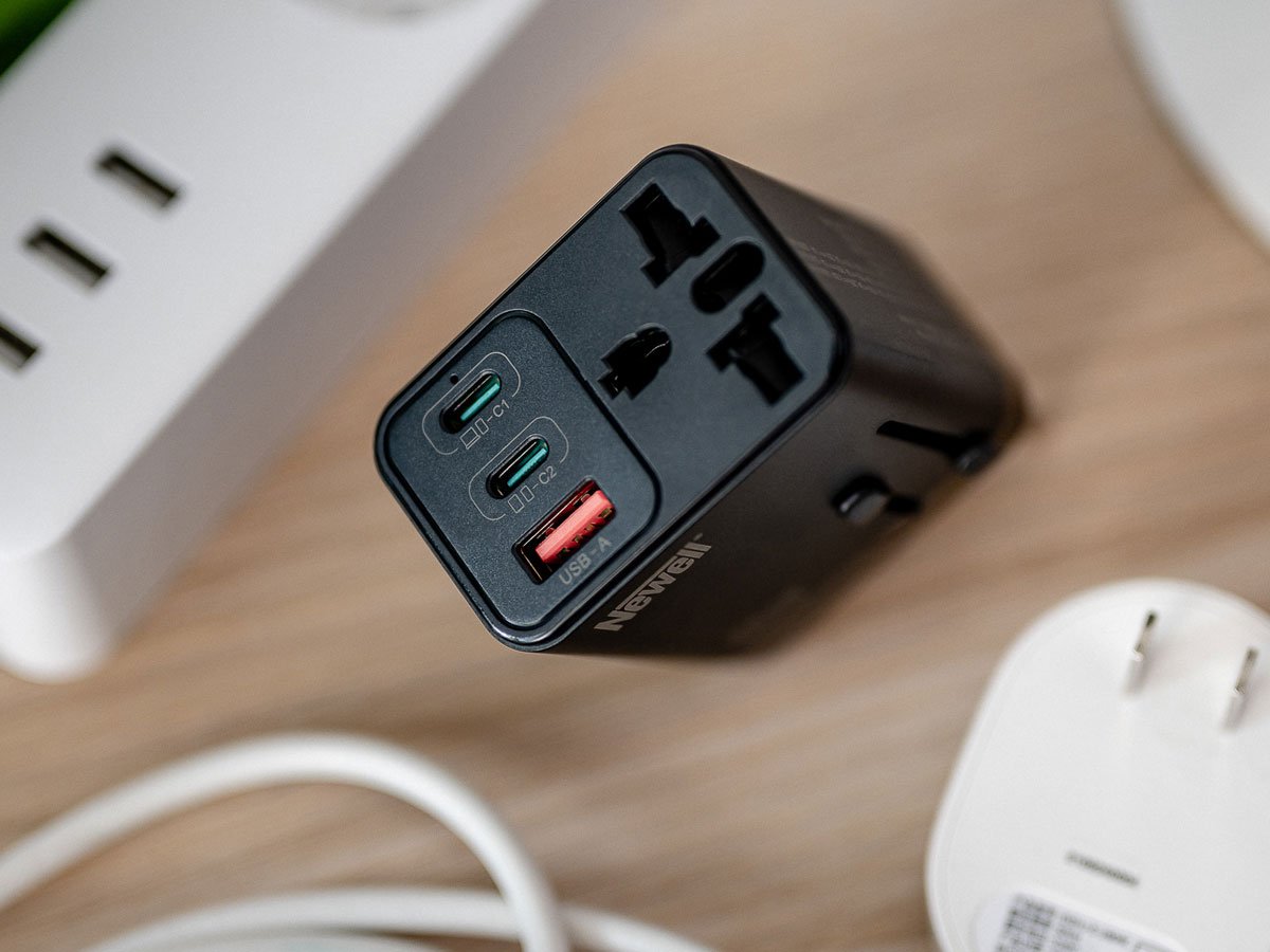Newell Ładowarka sieciowa GaN travel adapter 65 W wygląd