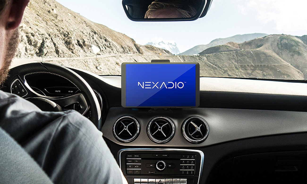 Samochodowa stacja multimedialna Nexadio CC100 - Grafika lifestyle