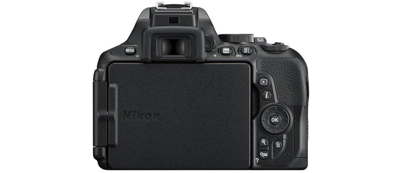 Nikon D5600 + AF-P 18-105 VR tył