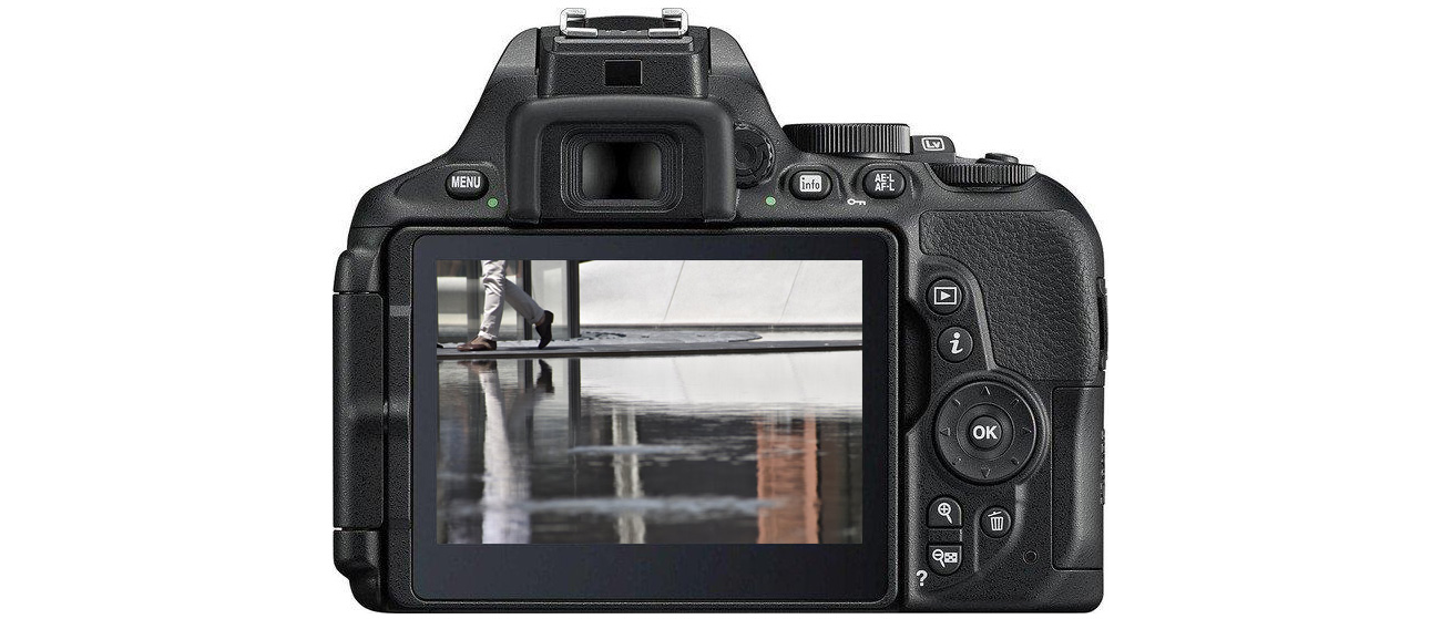Lustrzanka Nikon D5600 + AF-P 18-105 VR ruchomy ekran