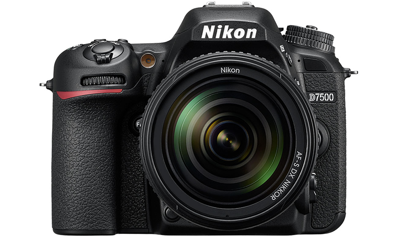 Nikon D7500 AF S DX 18 105 widok z przodu