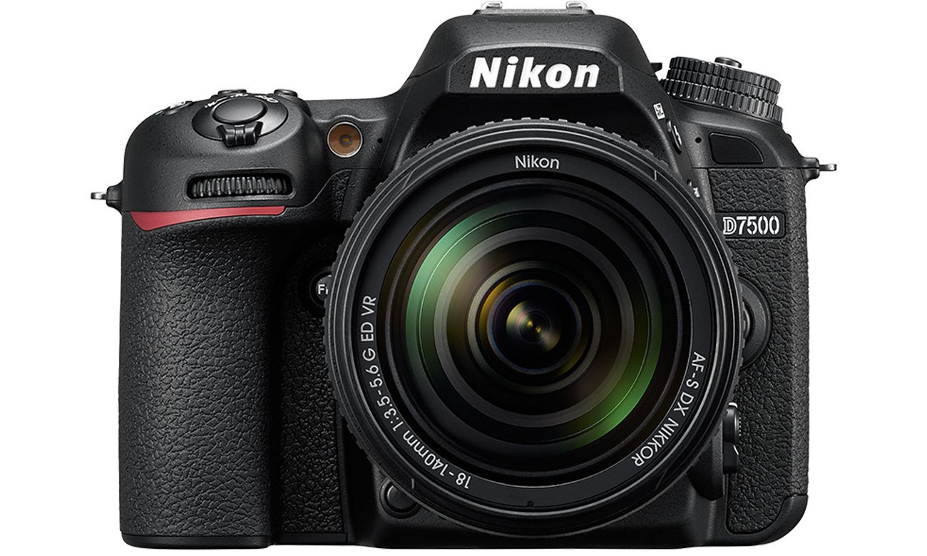 Nikon D7500 AF S DX 18 140 вид спереду