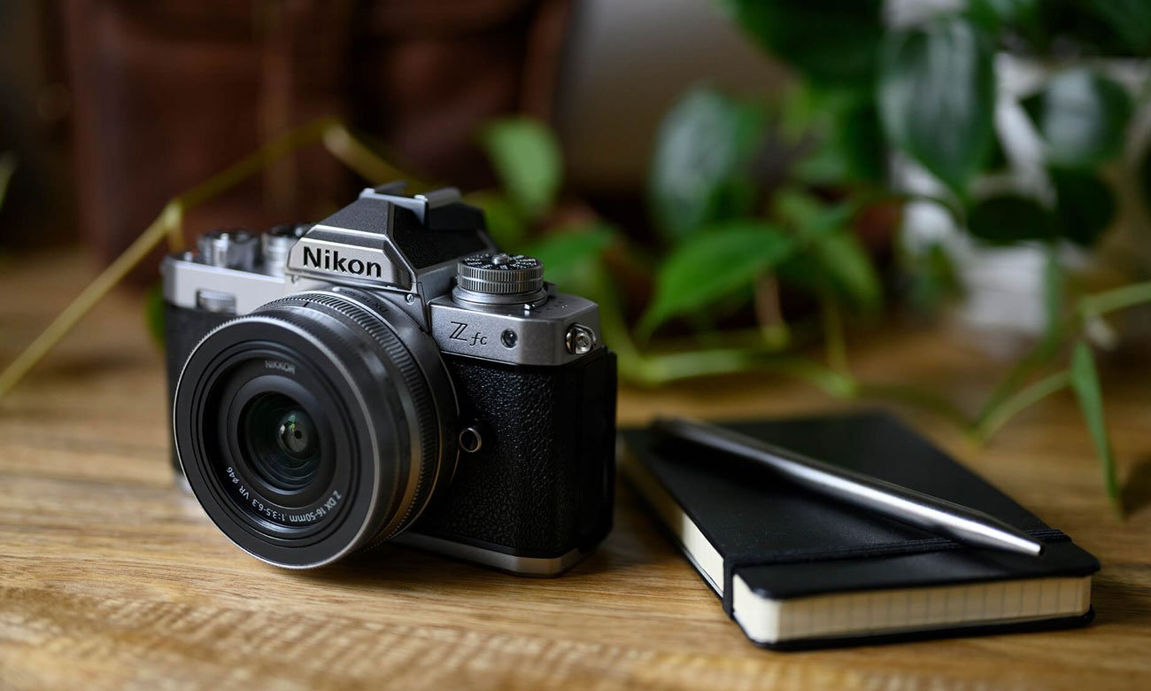 Бездзеркальна камера Nikon Z fc + Z 16-50 F3.5-6.3 VR срібляста