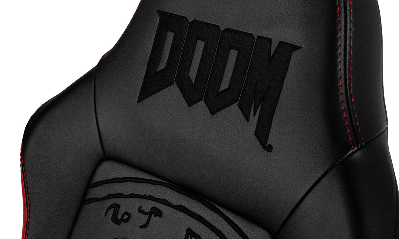 Edycja specjalna noblechairs HERO Gaming DOOM Edition - Widok oparcia z logotypem