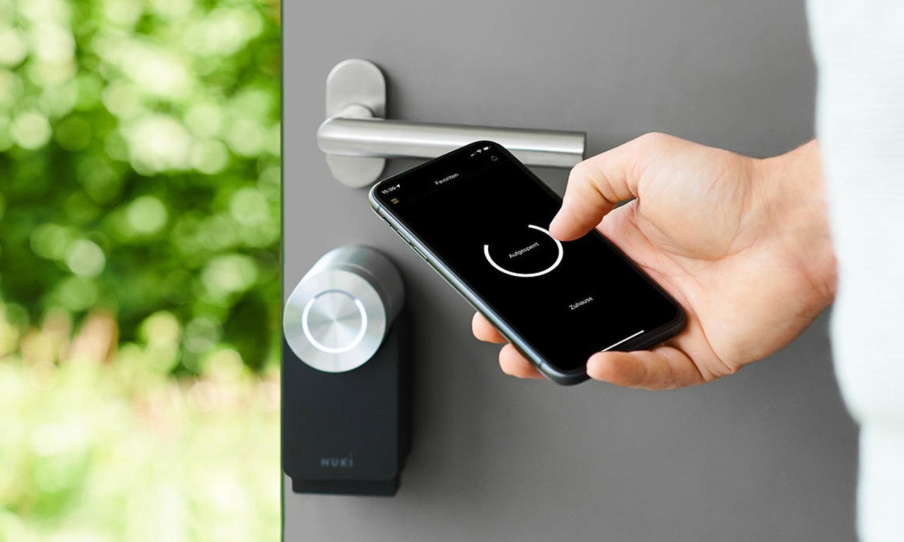Elektroniczny zamek Nuki SmartLock 3.0 Pro Czarny - Obsługuj zdalnie dzięki aplikacji mobilnej