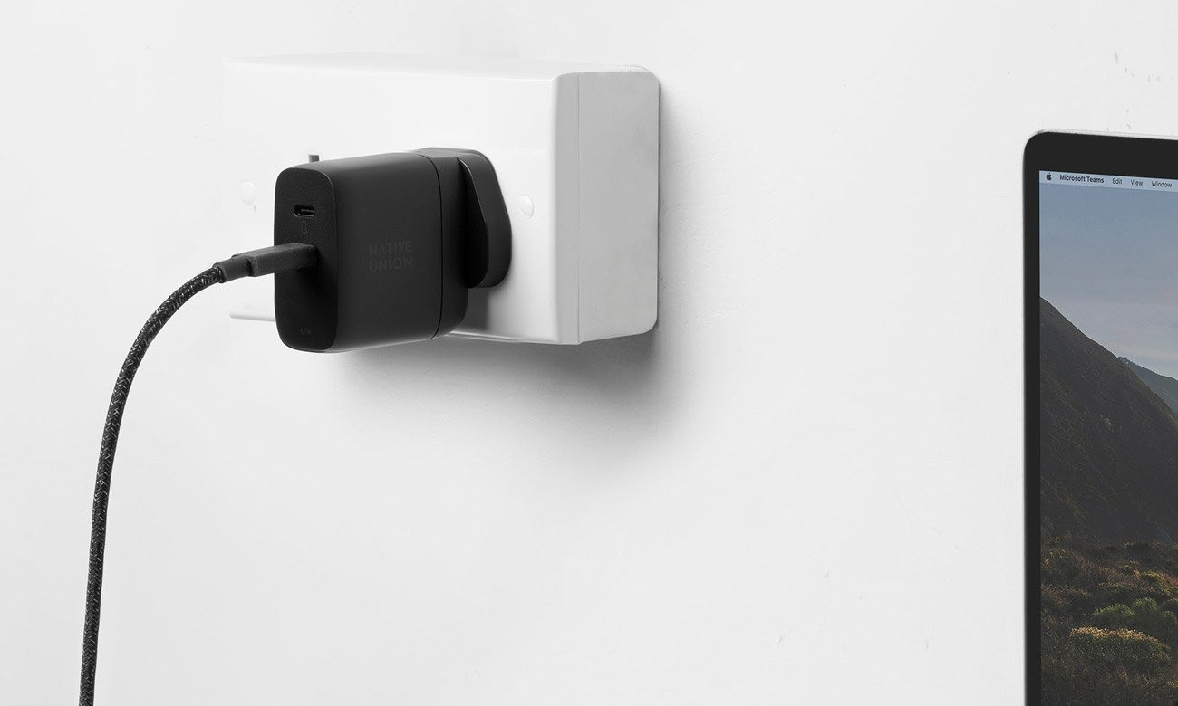 Native Union Fast GaN Charger zasilanie