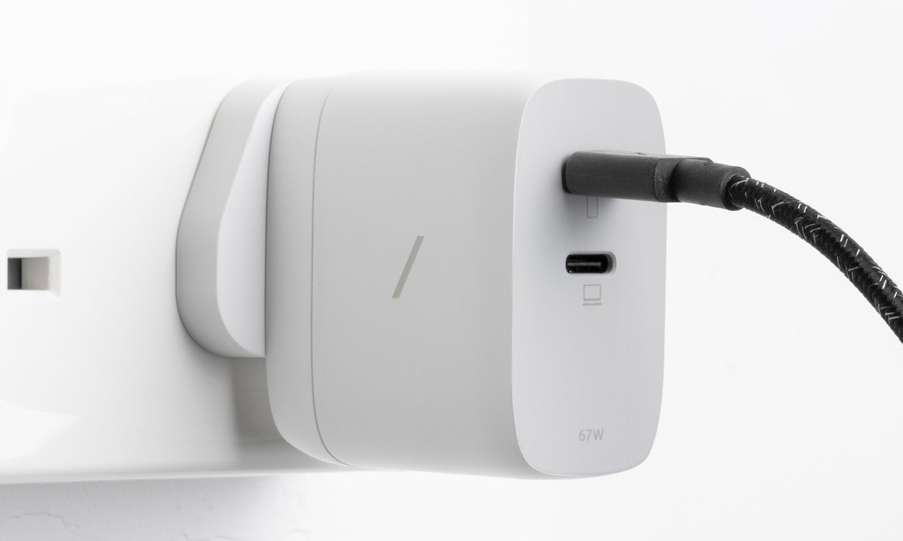 Native Union Fast GaN Charger zasilanie