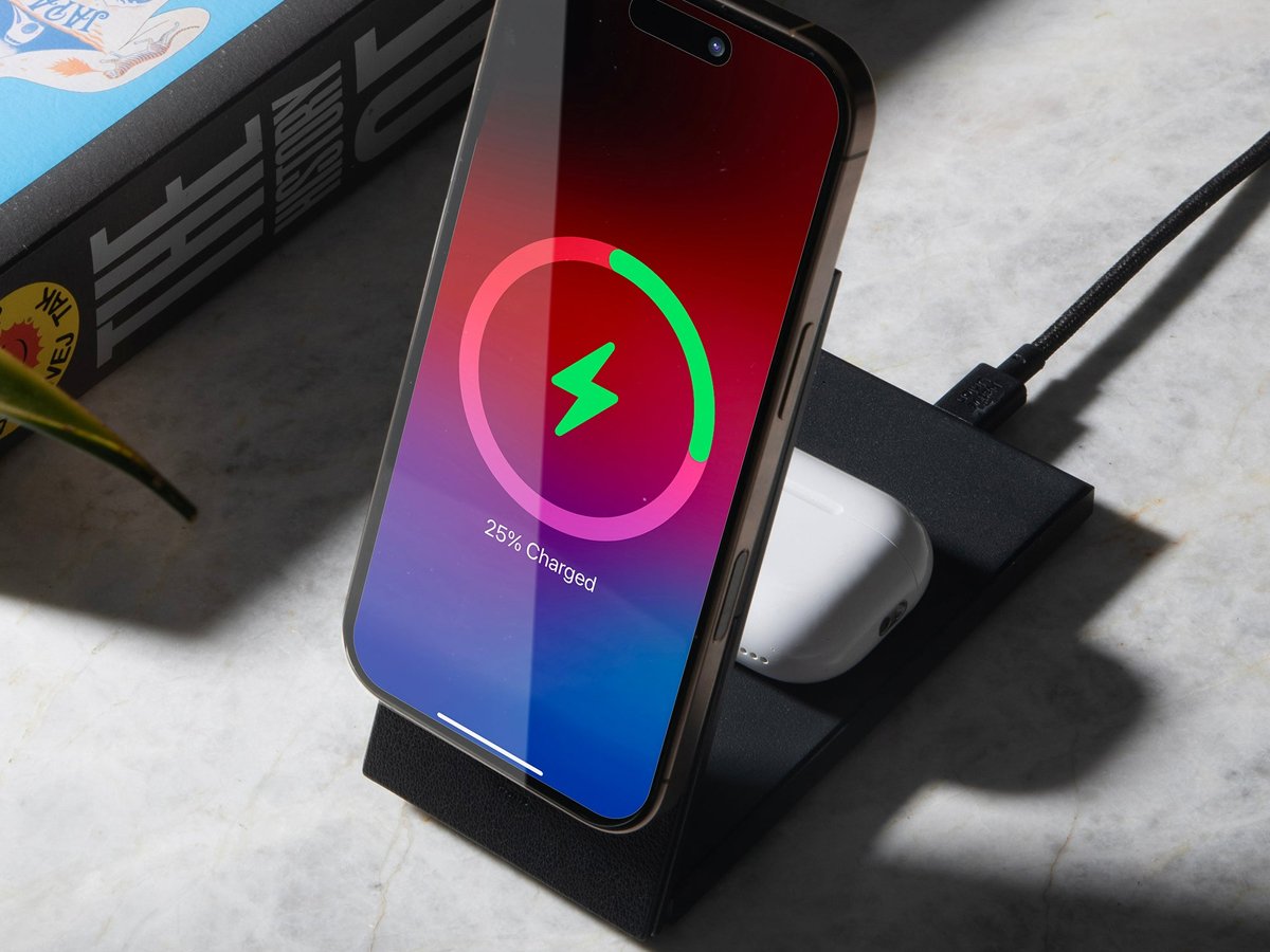 Native Union Rise 2-in-1 Qi2 łądowanie telefonu