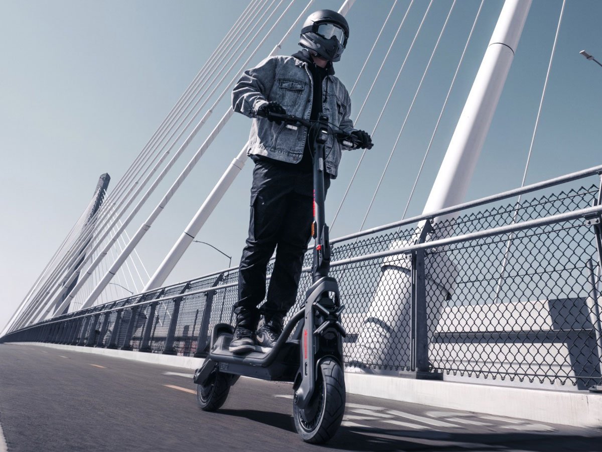Hulajnoga elektryczna Segway-Ninebot GT3 D - Grafika lifestyle