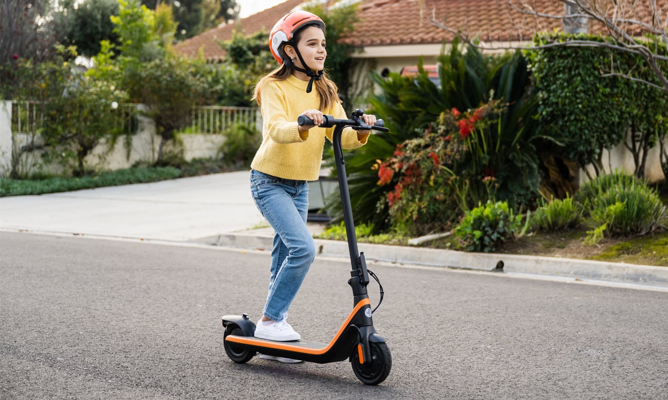 Hulajnoga elektryczna Segway-Ninebot KickScooter C2 - Grafika lifestyle