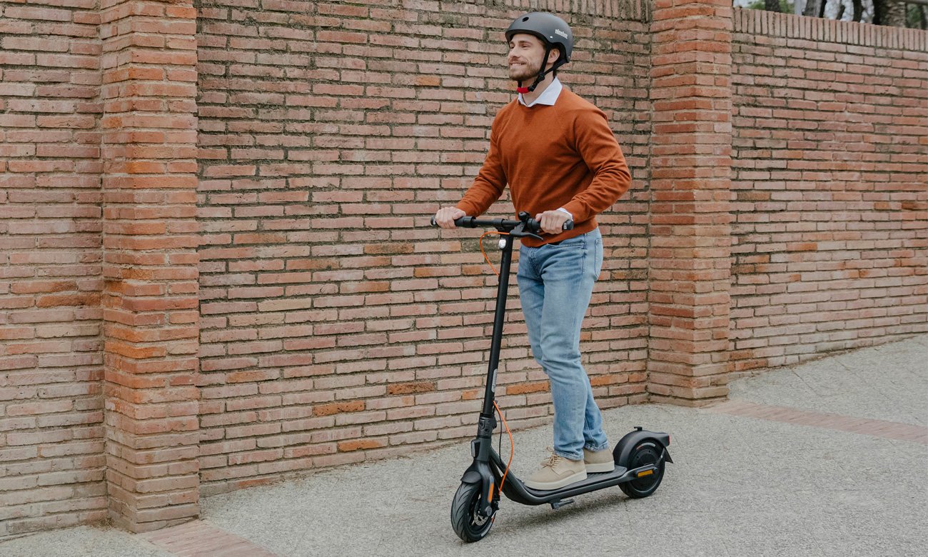 Hulajnoga elektryczna Segway-Ninebot KickScooter F2 Plus D - Silnik o mocy 400 W