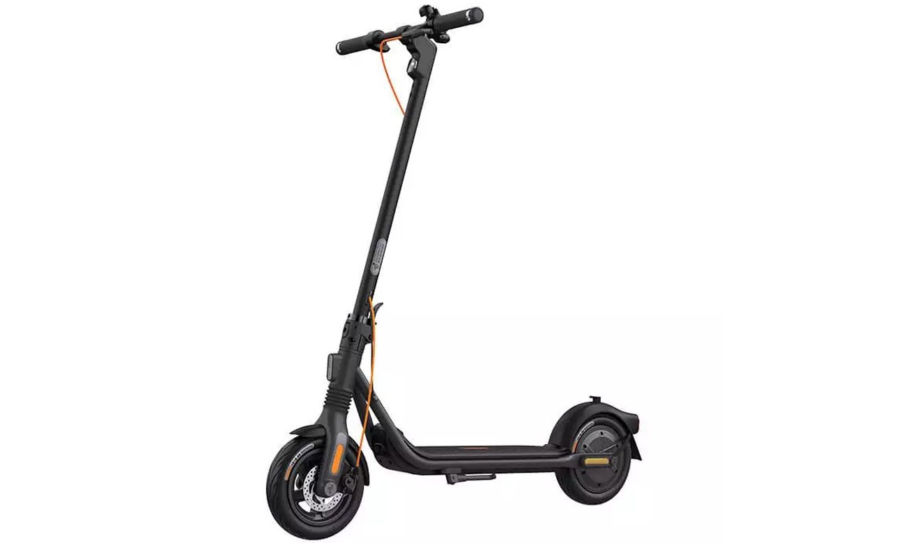 Hulajnoga elektryczna Segway Ninebot KickScooter F2 Pro D - Widok od przodu pod kątem