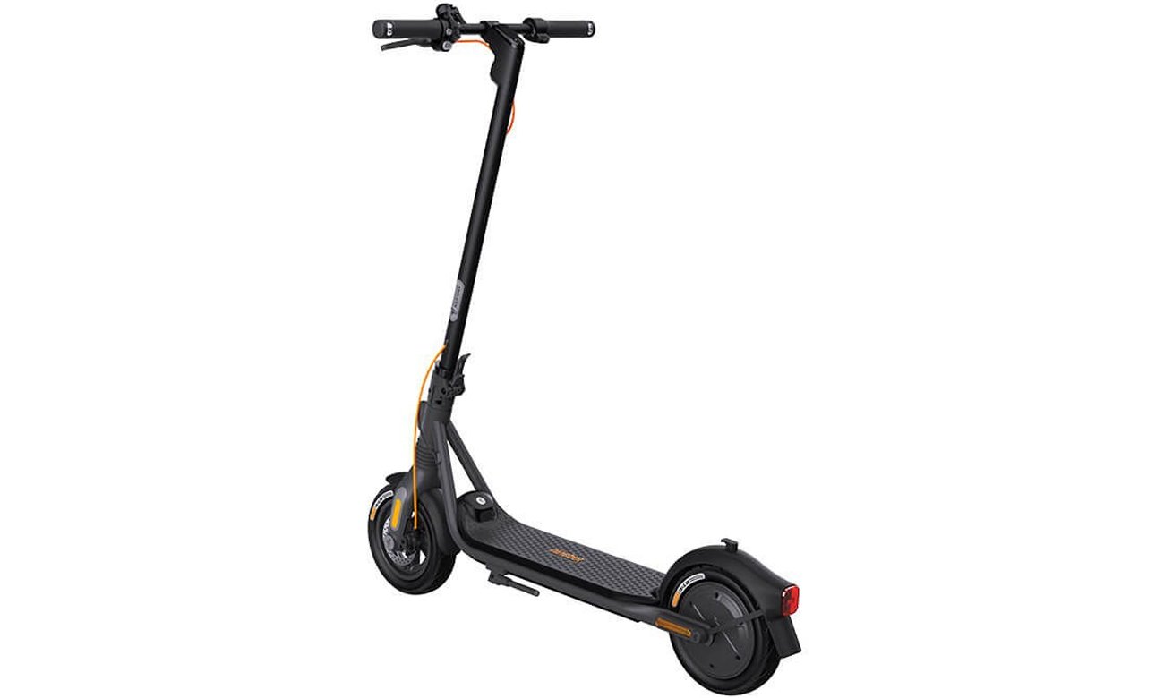 Hulajnoga elektryczna Segway Ninebot KickScooter F2 Pro D - Widok od tyłu pod kątem