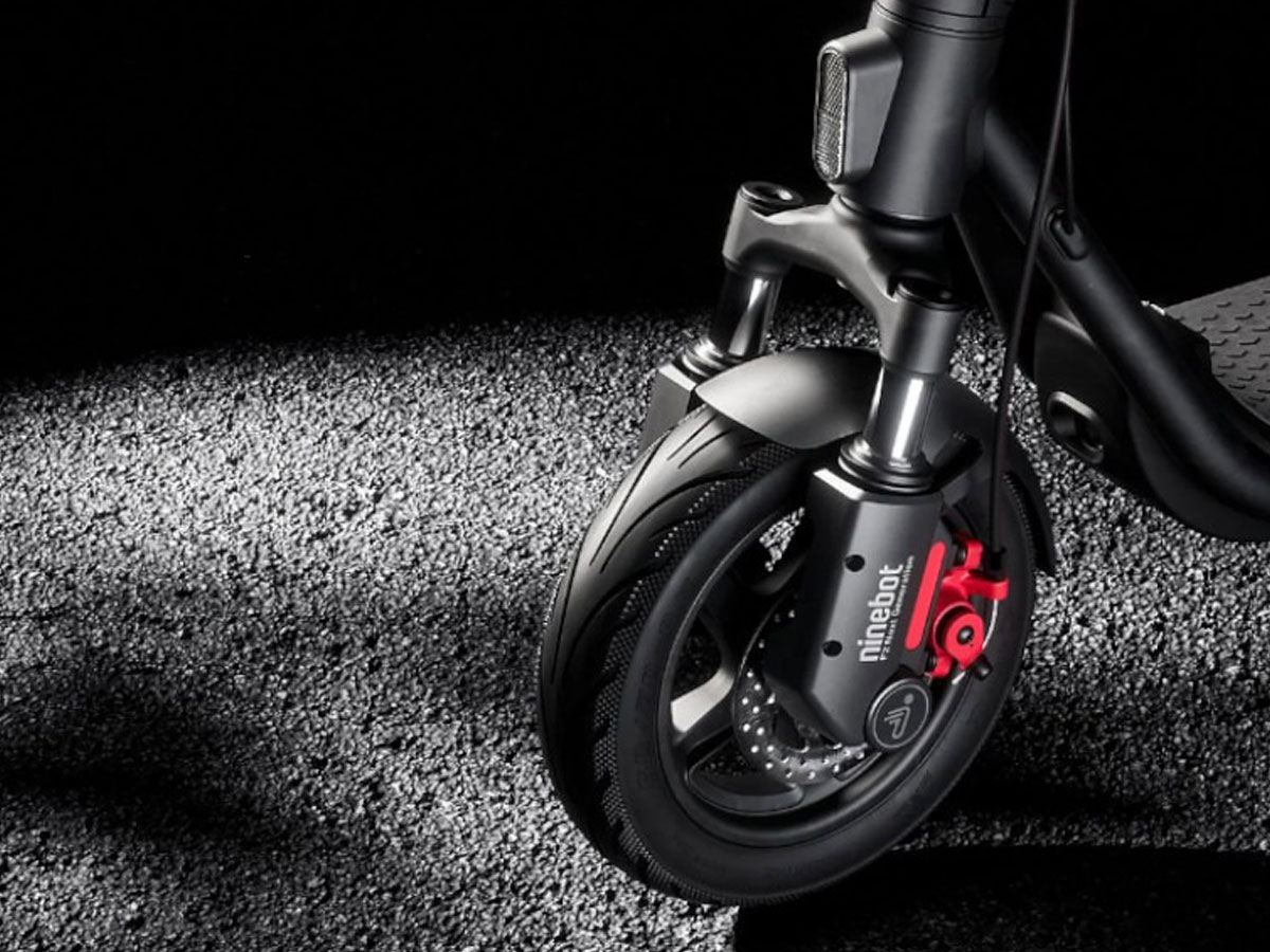 Hulajnoga elektryczna Segway-Ninebot KickScooter F2D II - Grafika lifestyle