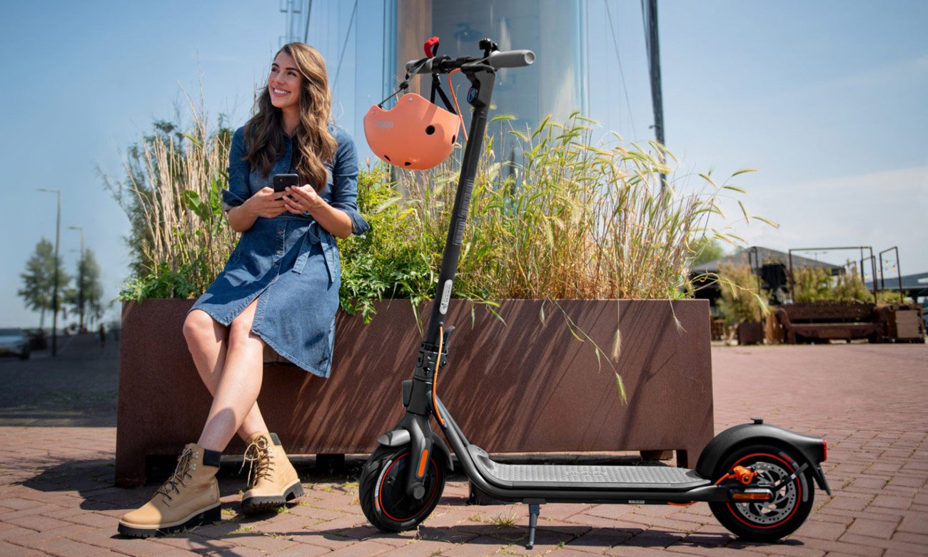 Hulajnoga elektryczna Ninebot KickScooter F40D II - Grafika lifestyle