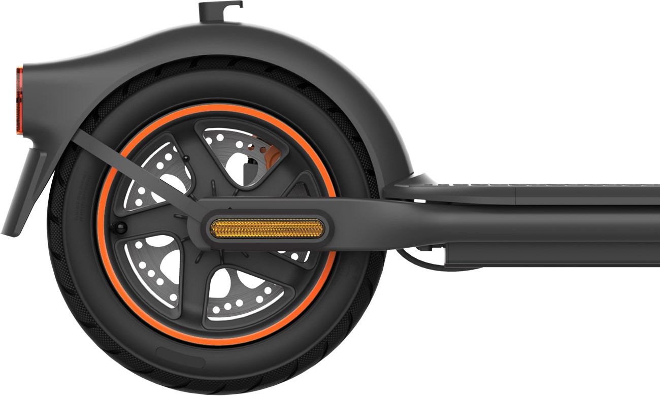 Hulajnoga elektryczna Ninebot KickScooter F40D II - Zbliżenie na koło