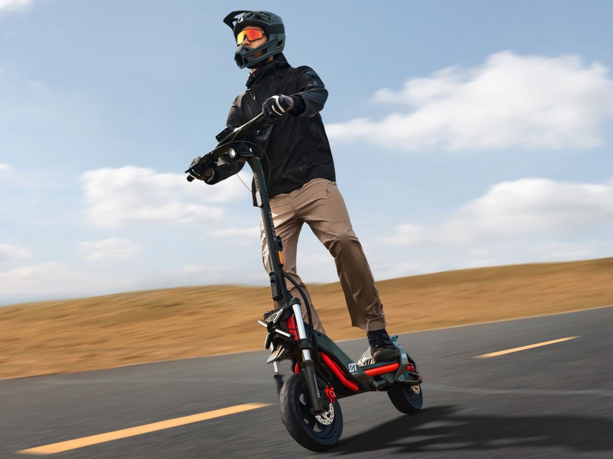 Hulajnoga elektryczna Segway-Ninebot ZT3 PRO D - Grafika lifestyle