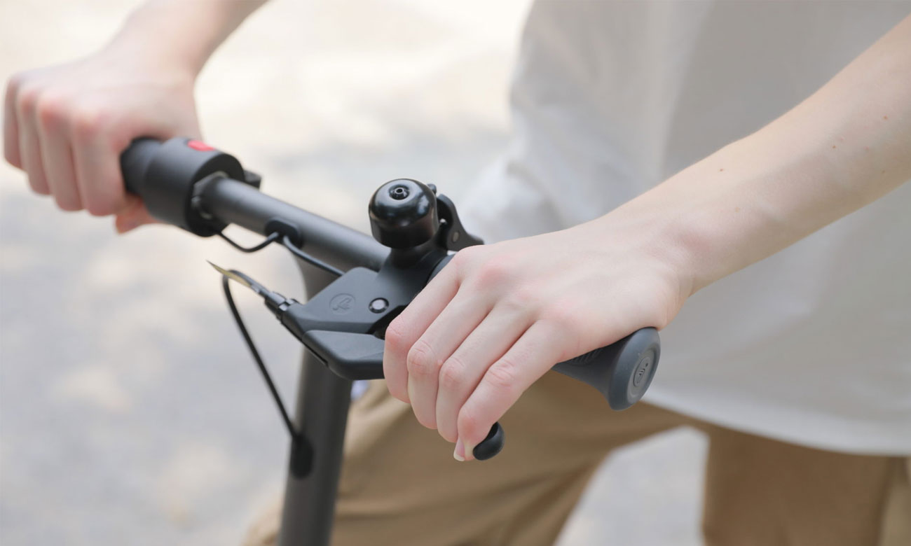 Hulajnoga elektryczna Ninebot eKickScooter ZING C20 - Bezpieczeństwo podczas jazdy
