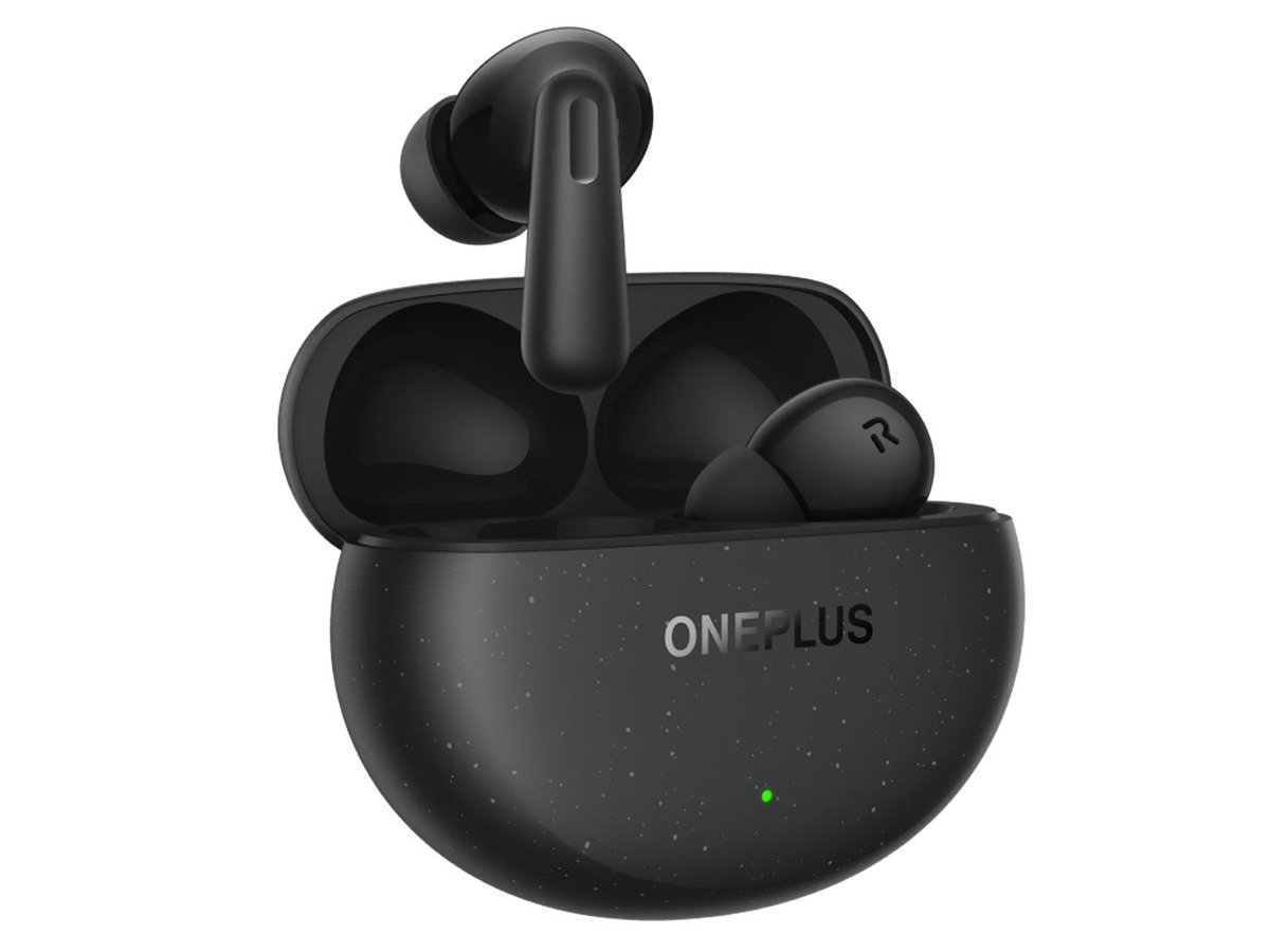 Słuchawki bezprzewodowe OnePlus Nord Buds 3 Pro Czarne - Widok od przodu pod kątem wraz z otwartym etui ładującym