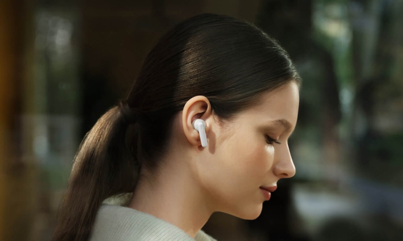 Słuchawki bezprzewodowe OPPO Enco Air3 Pro Białe - Grafika lifestyle