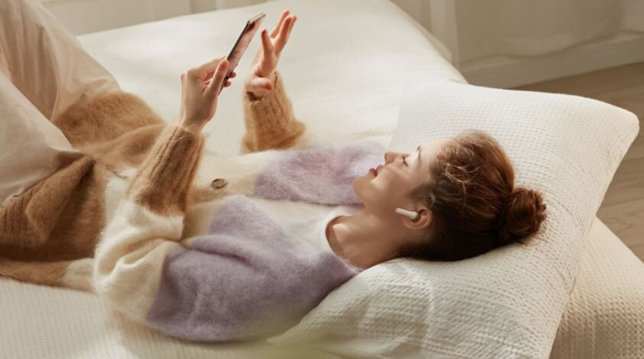 Słuchawki bezprzewodowe OPPO Enco Air3 - Grafika lifestyle