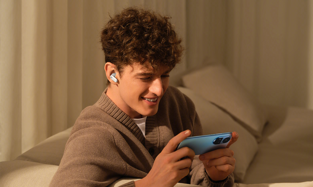Słuchawki bezprzewodowe OPPO Enco Buds2 Pro Szare - Grafika lifestyle