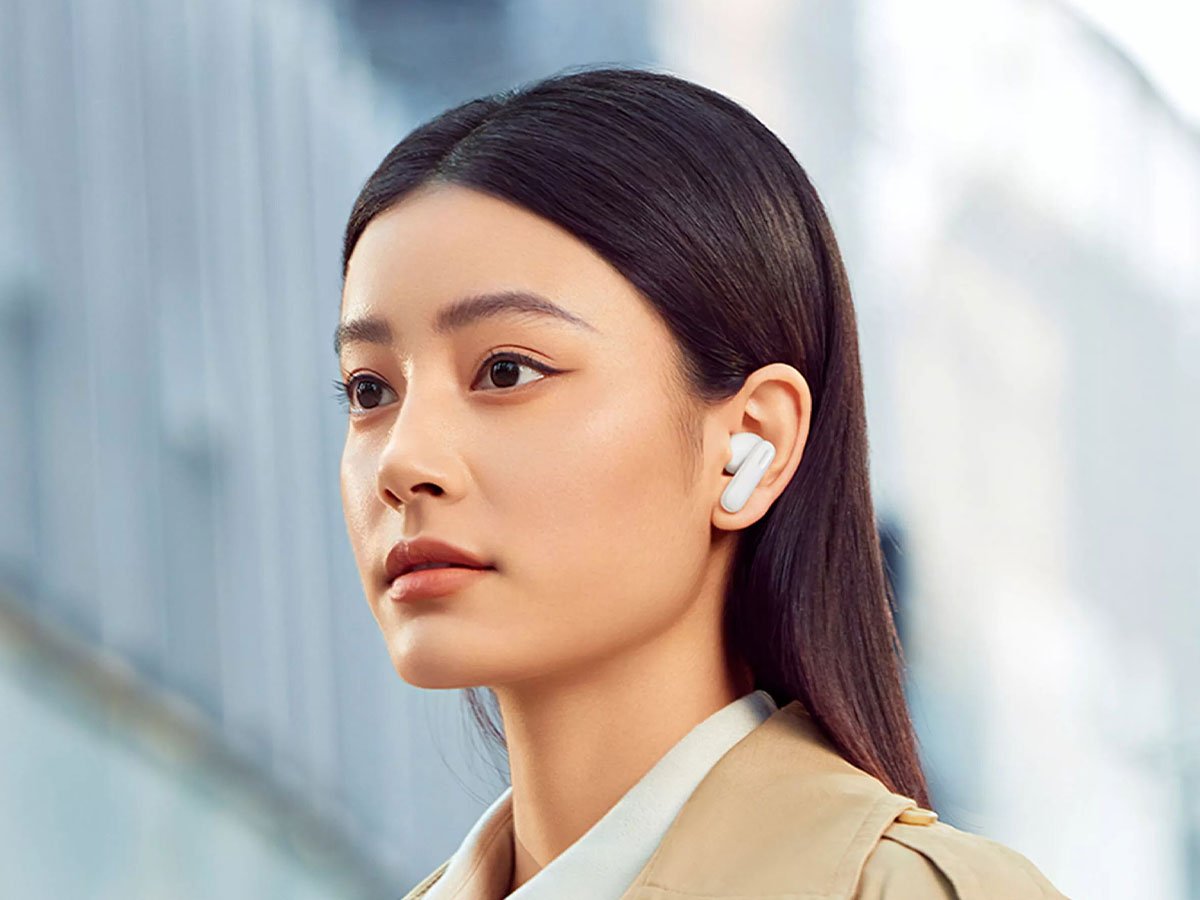 Słuchawki bezprzewodowe OPPO Enco Buds3 Pro Białe - Grafika lifestyle