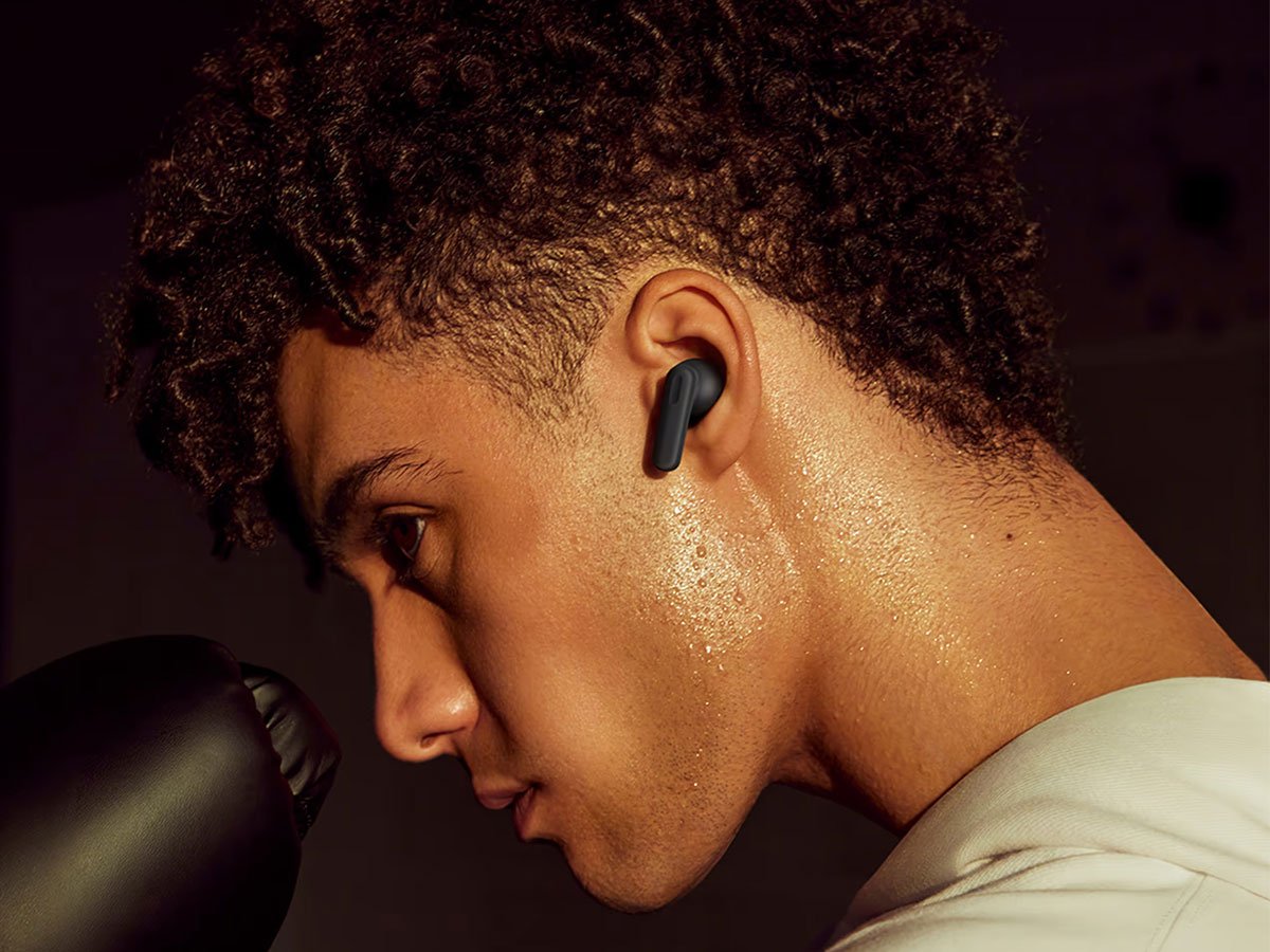 Słuchawki bezprzewodowe OPPO Enco Buds3 Pro Czarne - Grafika lifestyle